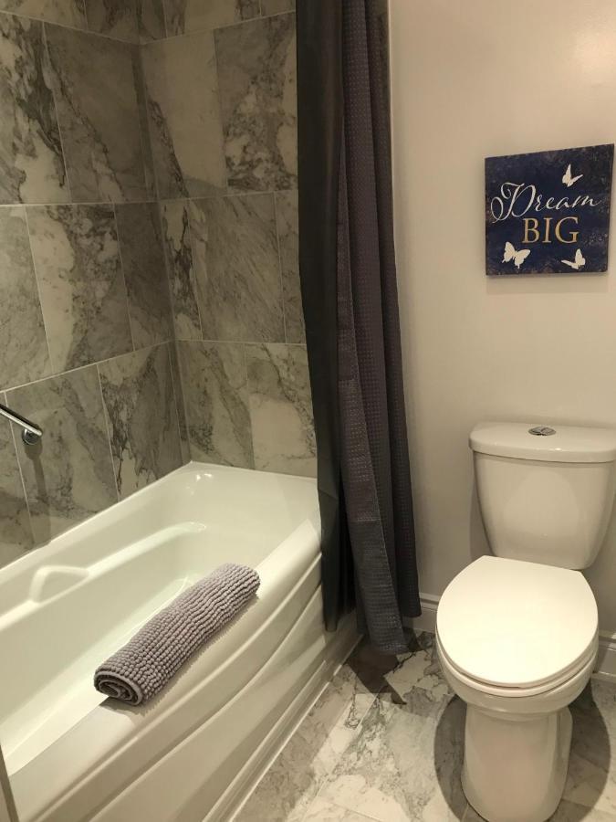 Ottawa Downtown Executive Apartment Retreat With Private Balcony Near Bank Street - Sleep Max 2 Extérieur photo